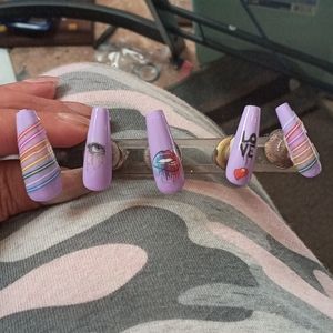 Press on nails